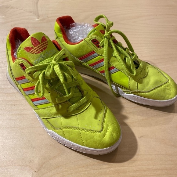 Adidas Tennis Shoe size 9 (Box1) - Picture 3 of 12